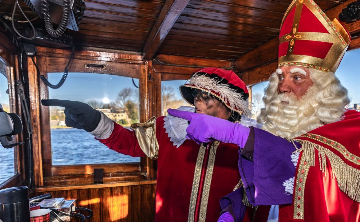 Hoofd afbeelding van Sinterklaas op de achtergrond